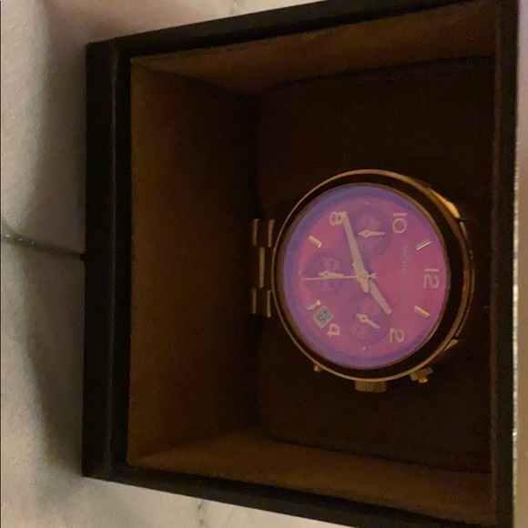 Michael Kors Women’s Runway Watch - Picture 10 of 10